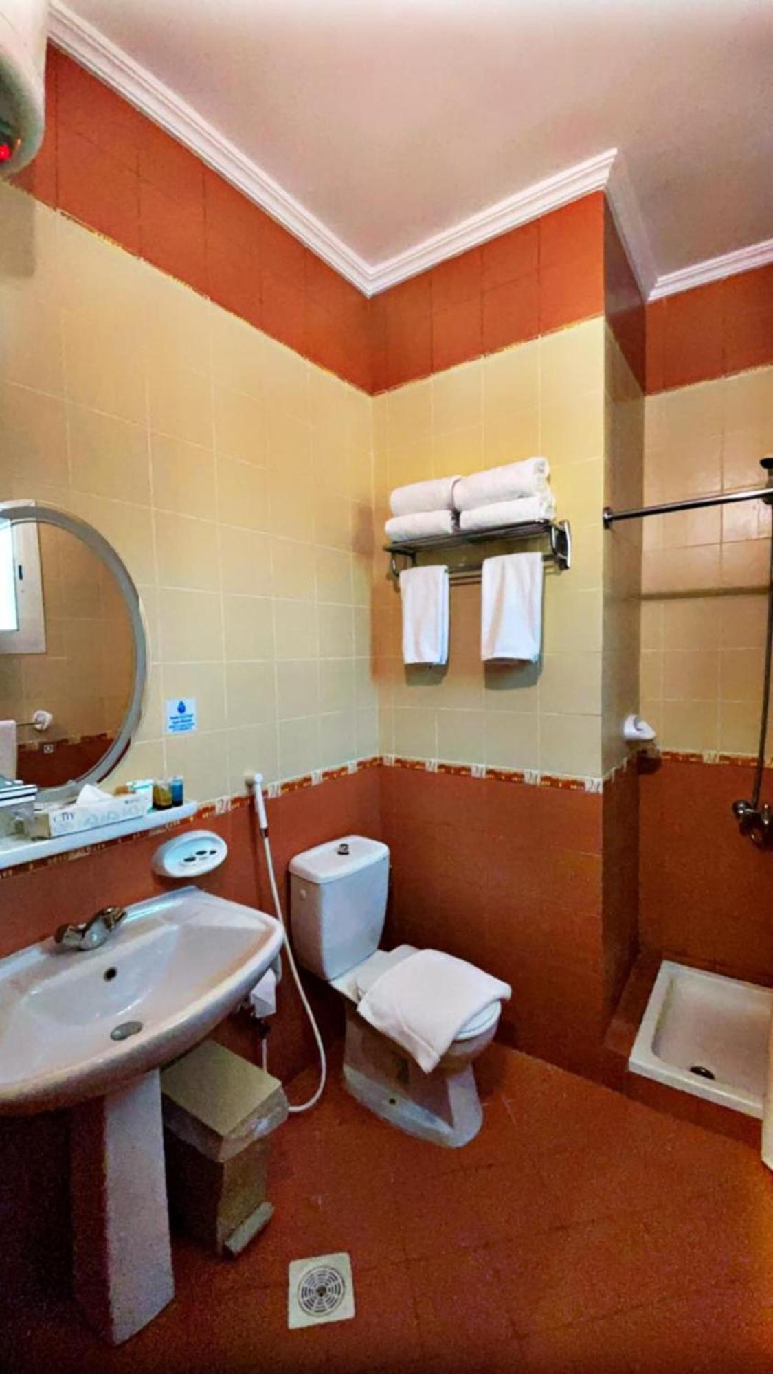 فندق المروج كريم Almorooj Kareem Hotel ジェッダ エクステリア 写真