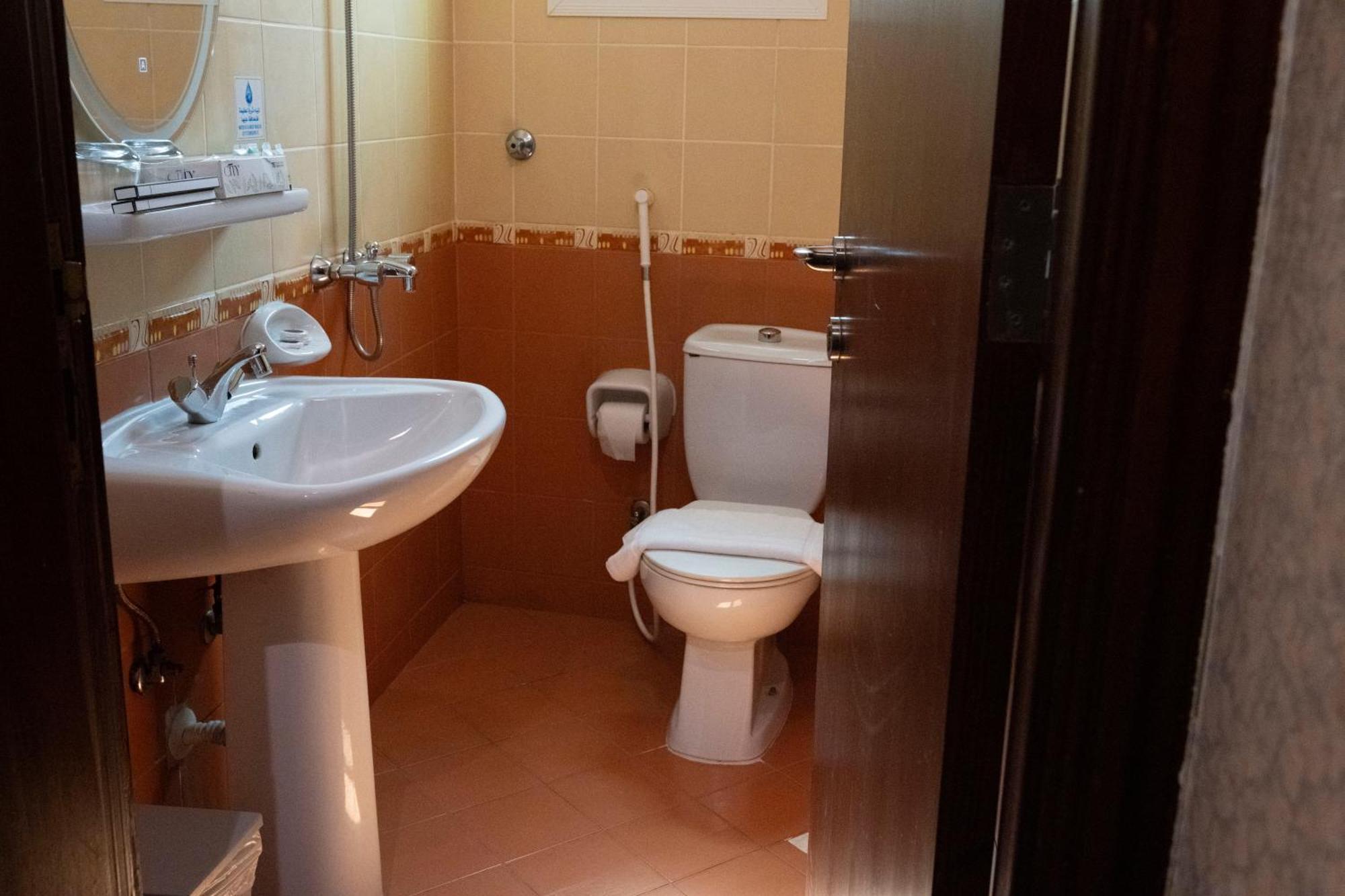فندق المروج كريم Almorooj Kareem Hotel ジェッダ エクステリア 写真