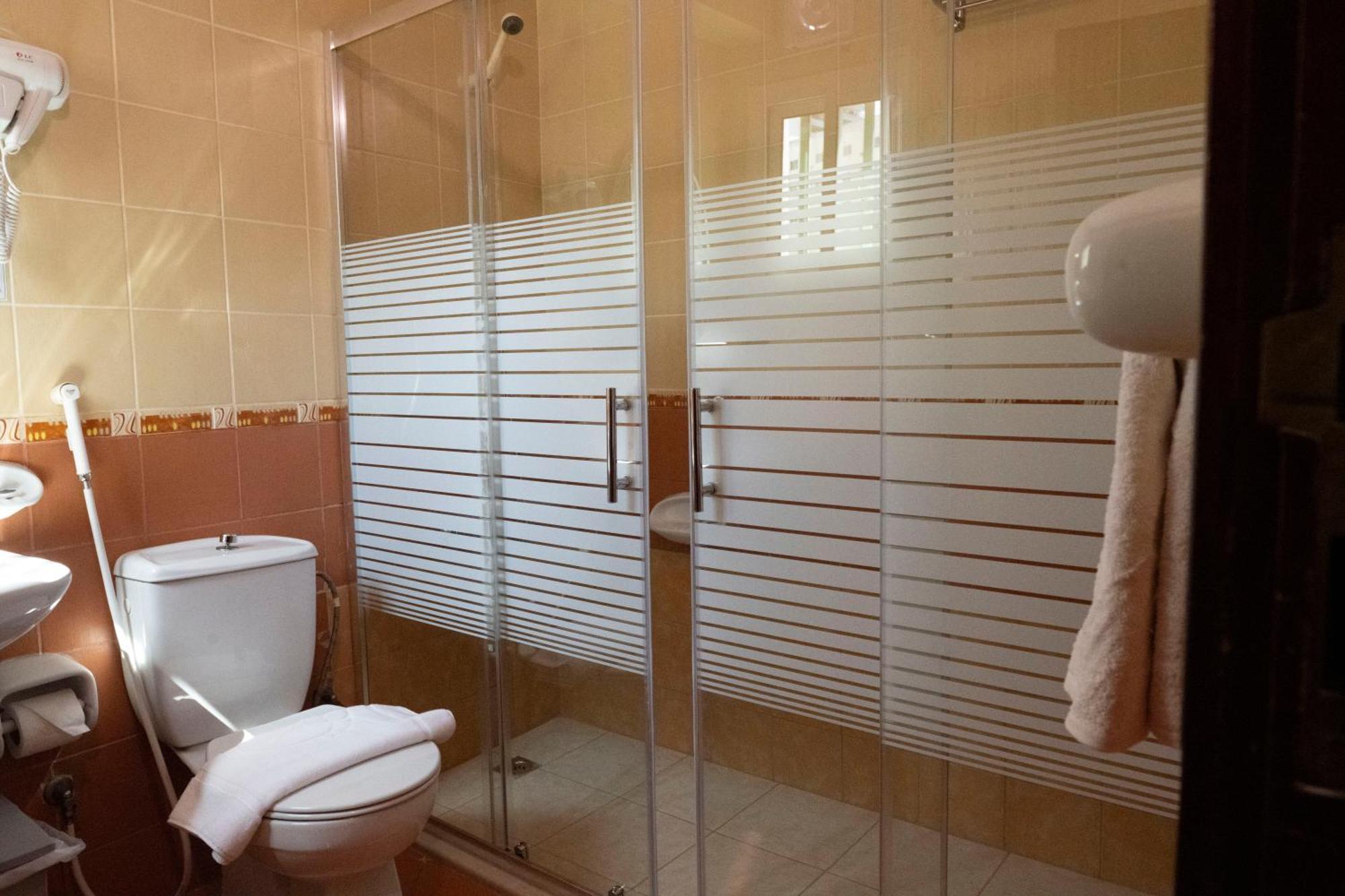 فندق المروج كريم Almorooj Kareem Hotel ジェッダ エクステリア 写真