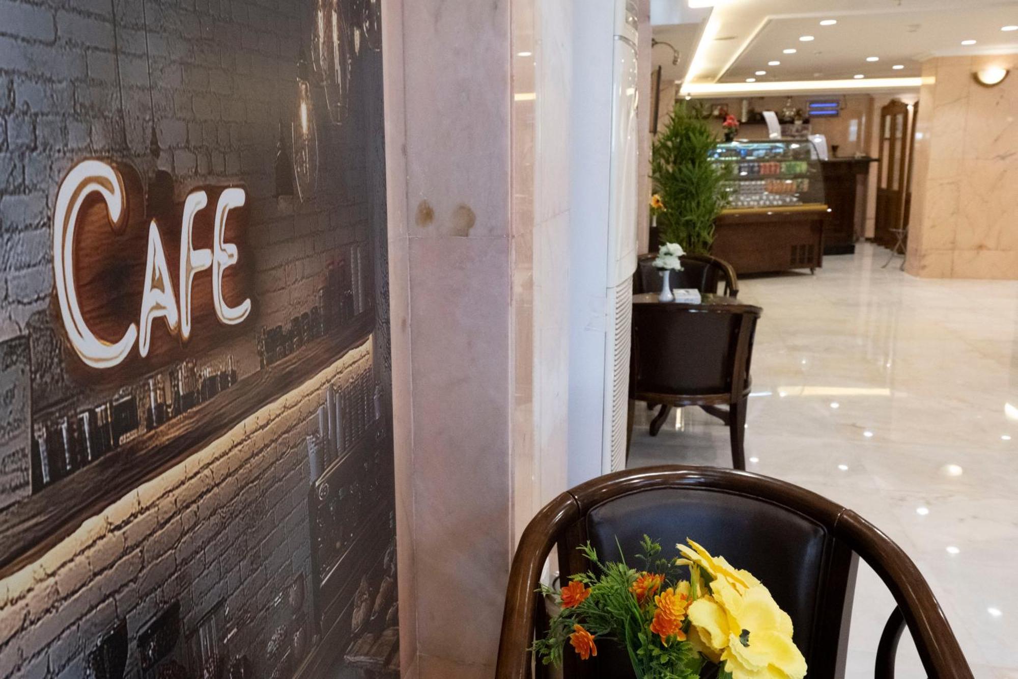 فندق المروج كريم Almorooj Kareem Hotel ジェッダ エクステリア 写真